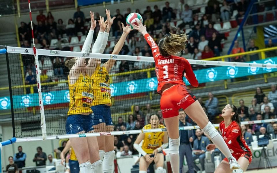 搜狐体育-直落三局横扫！朱婷13分率队再胜一场，科内利亚诺跻身意甲四强